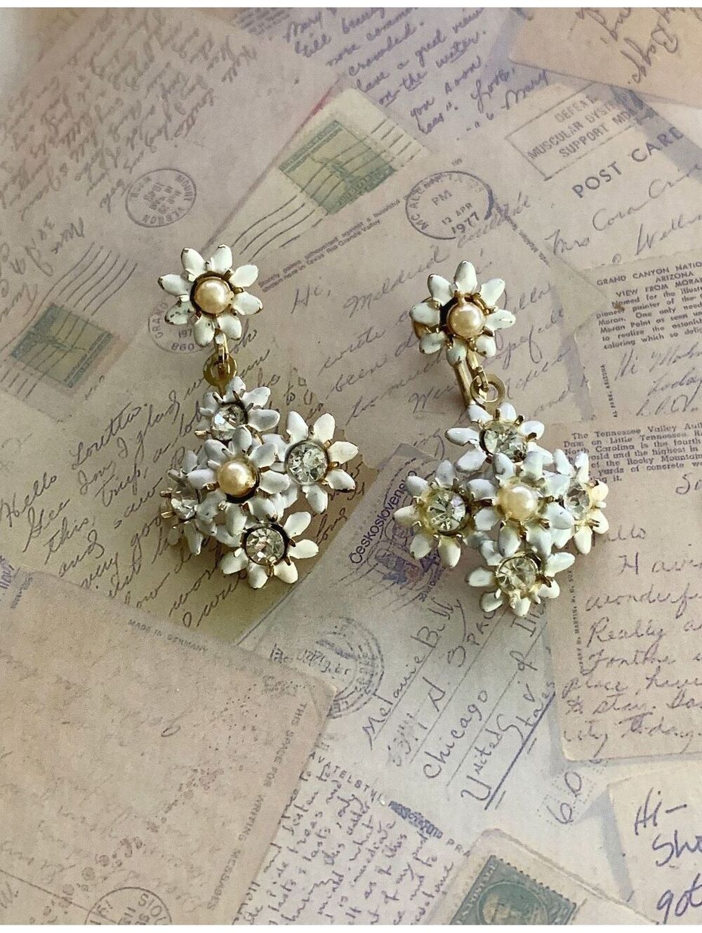 Vintage Enameled Daisy & Rhinestone Cluster Dangle Screw-Back Earrings